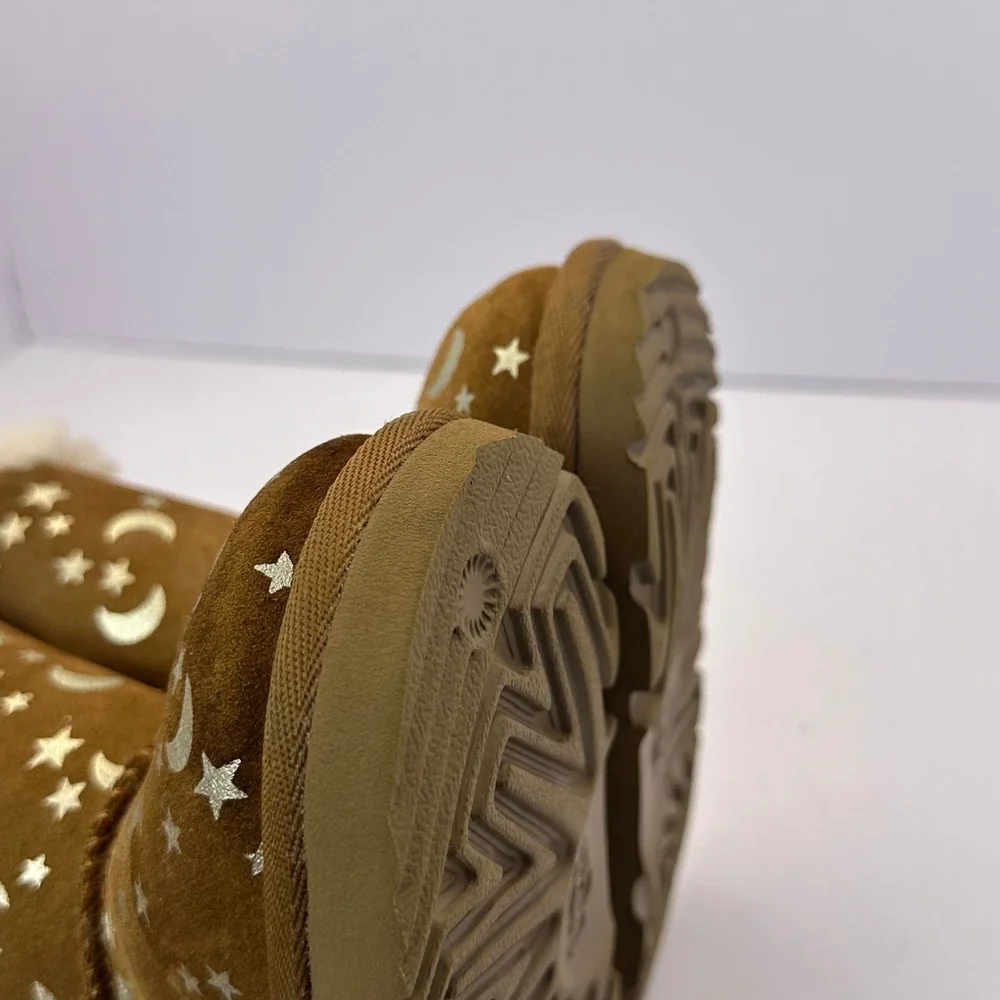 UGG Kids Bailey Bow II Stellar Moon Star Boots Chestnut Brown Suede Size 6 11191